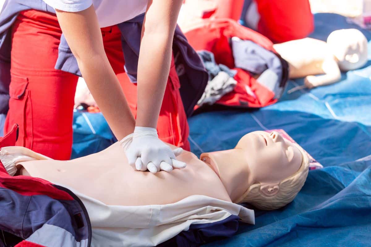 Step-by-Step Instructions for Combining CPR and Defibrillator Use