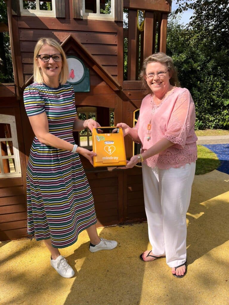 Choosing Between Automatic and Semi-Automatic Defibrillators