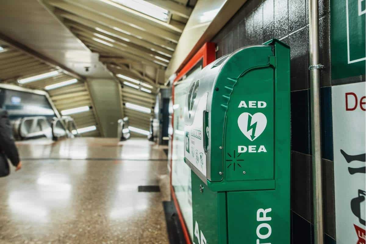 Indoor vs Outdoor Defibrillator Cabinets: What’s Best For You?