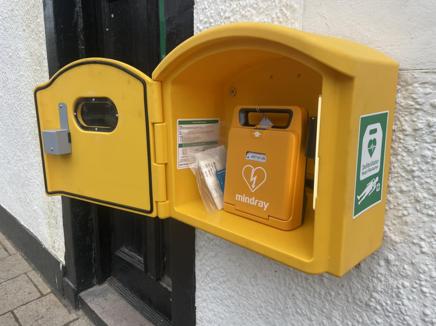 weatherproof outdoor defibrillator cabinet with Mindray AED stored inside