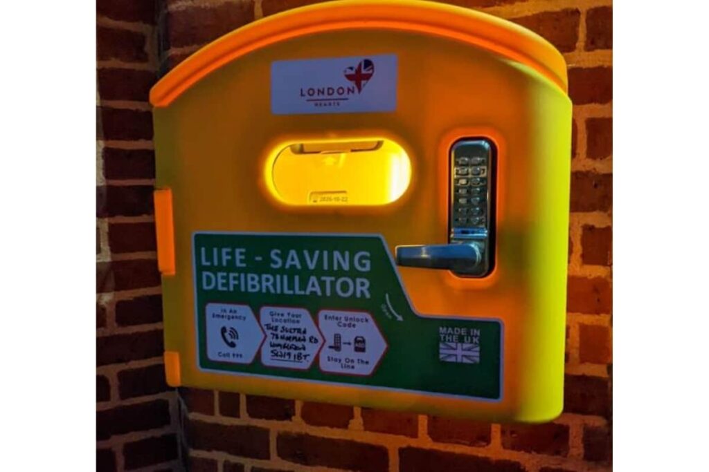 outdoor Lockable defibrillator cabinet with internal LED lighting and borg lock