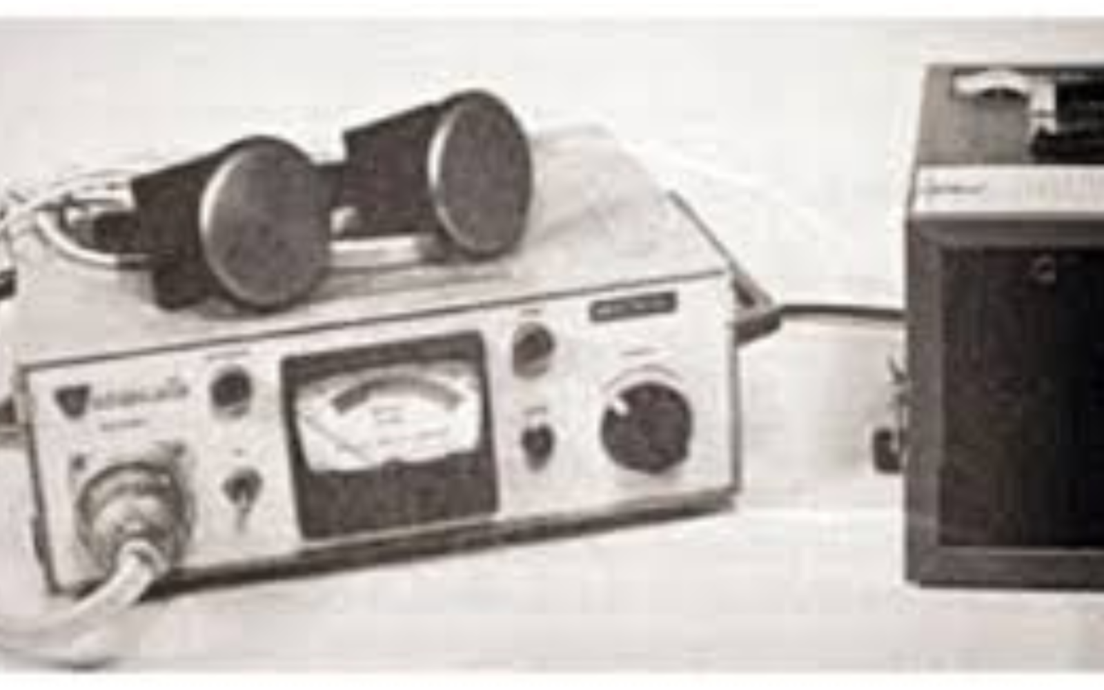 Vintage defibrillator equipment from the 1960s, featuring a bulky design with two large paddles, dials for adjusting settings, and an analog display, marking the early days of cardiac emergency treatment.